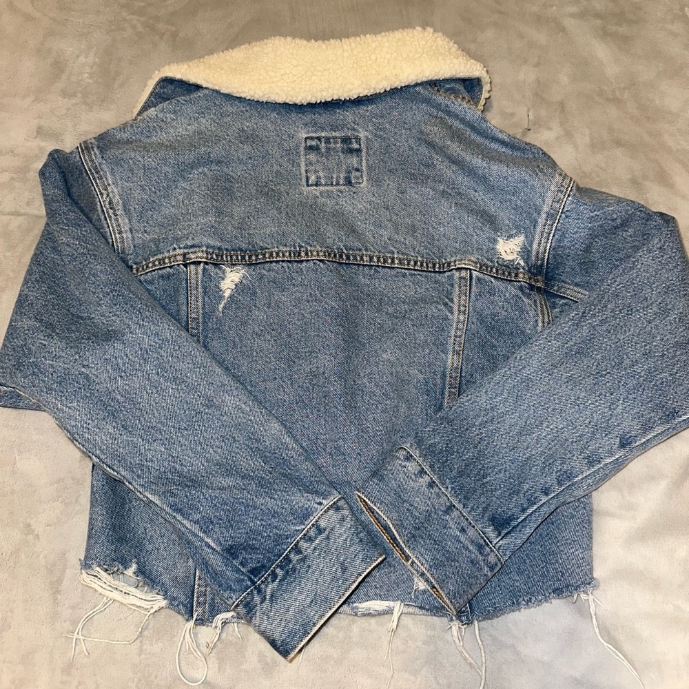 Abercrombie and Fitch Cropped Denim Jacket - Picture 5 of 5